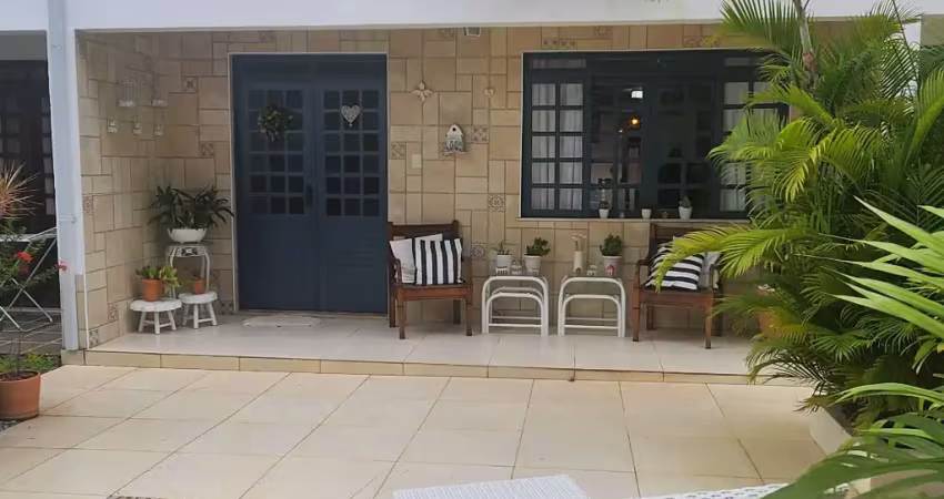 Casa duplex com 3/4 em condominio com portaria 24h em stella maris