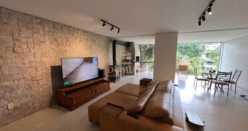 Casa com 3 quartos à venda na Rua Conde da Figueira, 360, Vila Jardim, Porto Alegre