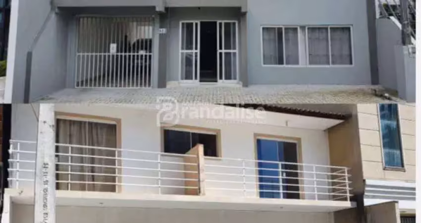 2 casas de 2 pisos cada, frente p/ duas ruas, meia praia, itapema - sc