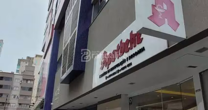 Sala comercial proximo a avenida, meia praia, itapema - sc