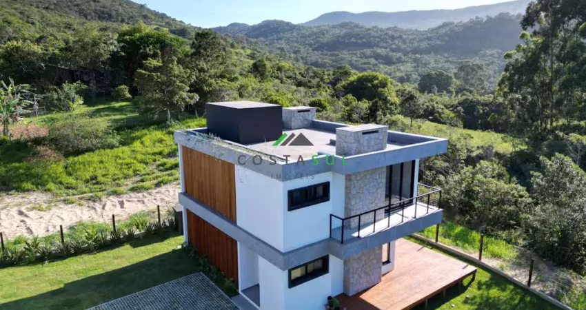 Charmosos sobrados de alto padrão próximo a praia de garopaba – sc
