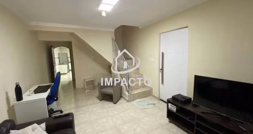Sobrado com 3 dormitórios sendo 1 suíte com hidro, área gourmet e 2 vagas