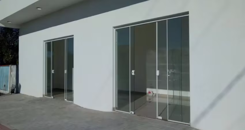 Imóvel misto comercial +residencial de esquina, com grande fluxo de movimento.