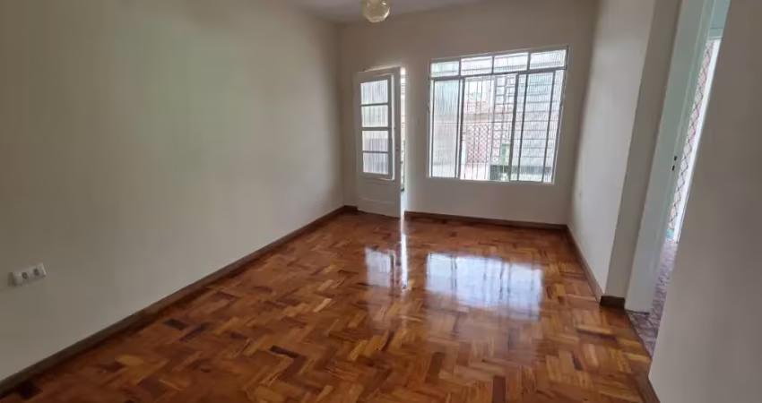Casa 2 dormitórios aluguel r$ 2.000,00 aceita depósito (à 350 metros estação do metrô vila prudente)
