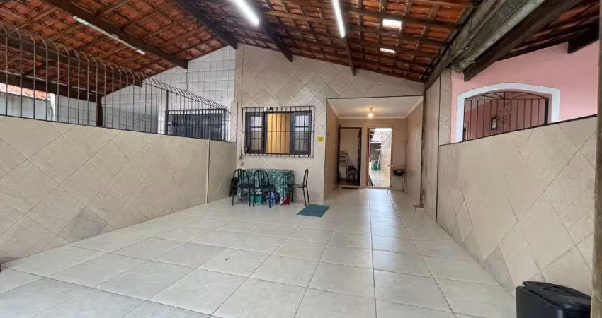 Casa individual 2 dormitórios à venda 300 metros da praia no bairro maracanã em praia grande sp