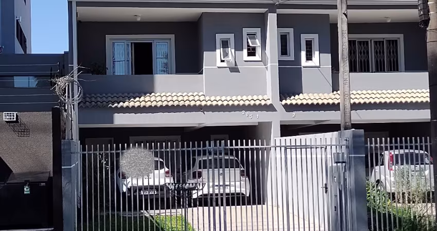 Sobrado 3 quartos e 3 vagas de garagem no Novo Mundo