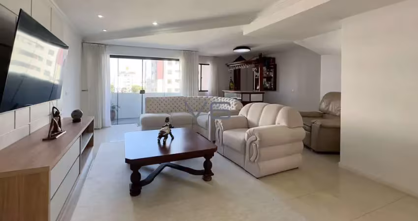 Cobertura Duplex com piscina, 3 quartos, 211 m² privativos, 3 vagas de garagem, no Água Verde, Curitiba - PR.