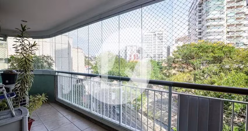 Charme, conforto e sofisticação imperam nesse 2 quartos com suíte e varanda em icaraí!