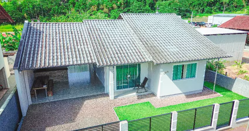 Casa com 125m² de área construída em um terreno de 360m², localizado no centro, em rodeio.