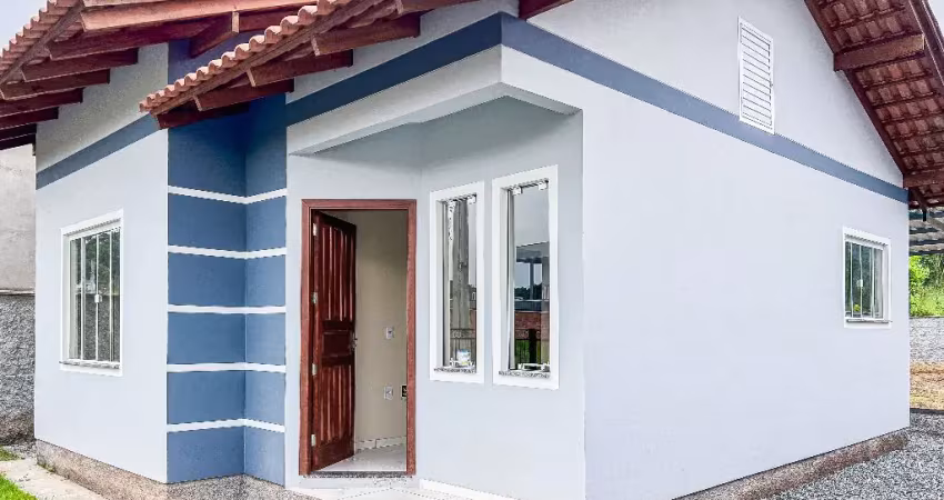 Casa com terreno amplo de 360m² esperando por você em indaial no bairro arapongas!