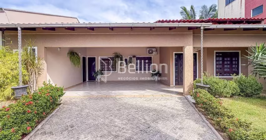 Casa com piscina e vista para a ponte dos arcos, no carijós em indaial
