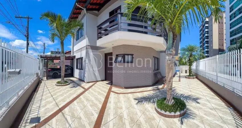 Casa alto padrão com infraestrutura completa em indaial