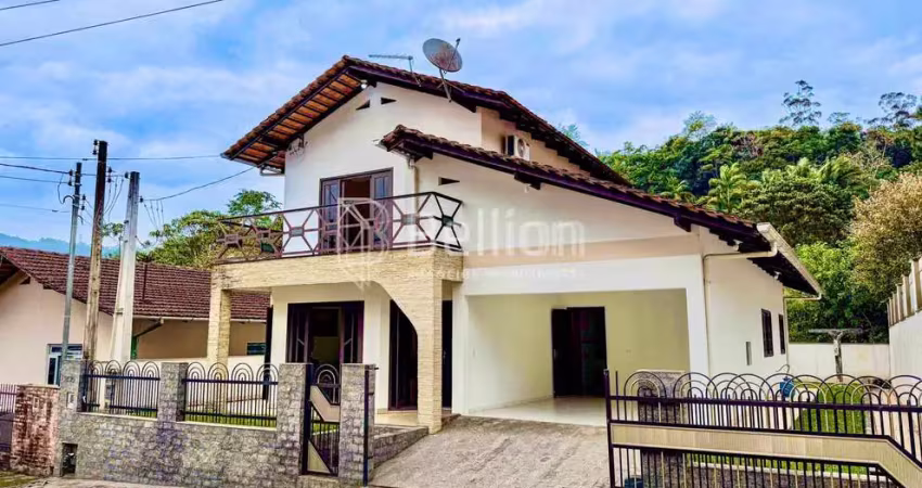 Casa mobiliada e com suíte exclusiva no 2° andar em rodeio