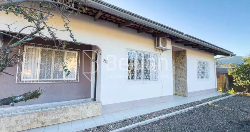 Casa com 3 quartos à venda no Centro, Rodeio 