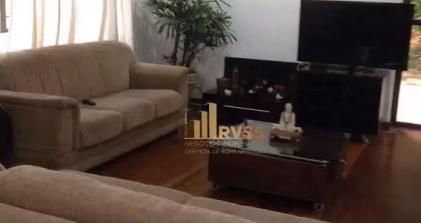 Excelente apartamento garden, com 241,79m² de área construída e 142,12m² de área útil com 3 dormitórios sendo 1 suíte