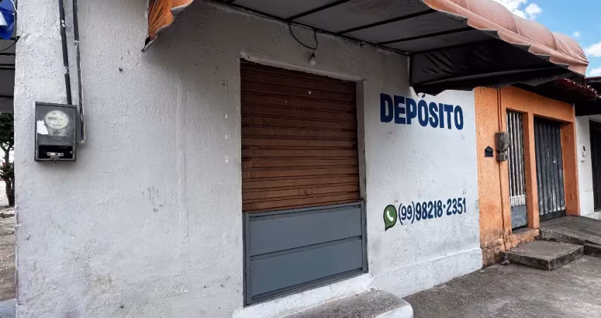 Linda casa à venda no bacuri, com ponto de comércio, localização privilegiada.