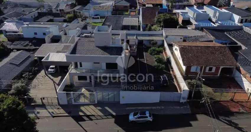 Sobrado com 03 dormitórios sendo 01 suíte com sacada e terreno amplo no jardim karla