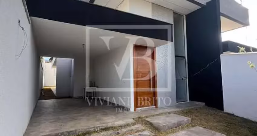 À venda no guarujá mansões, casa plana com 3 suítes, aquecimento solar e quintal
