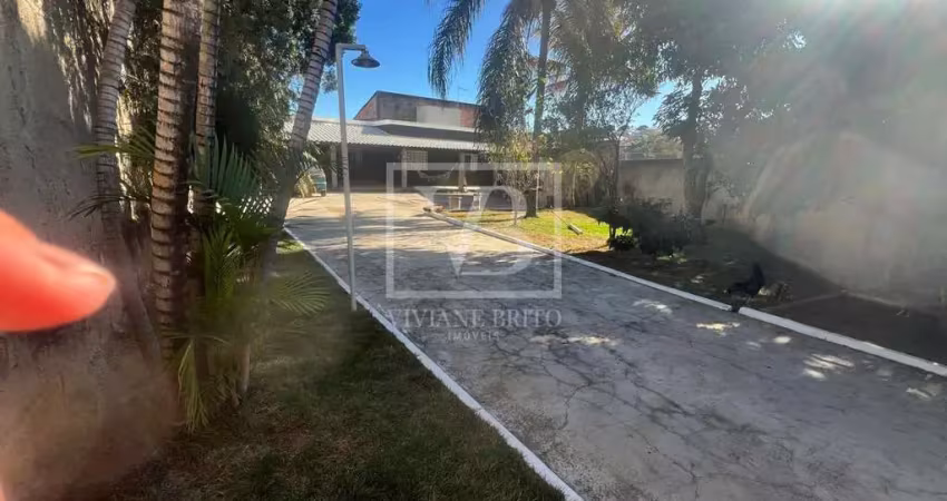 Casa à venda no bom retiro, 3 qtos  1 suíte   closet , 2 banheiros, área gourmet e linda área verde