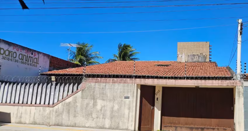 Casa com 4 quartos à venda na Avenida dos Xavantes, 2142, Pitimbu, Natal