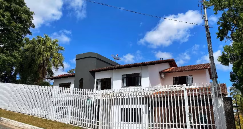 Casa alto padrão com elevador em condomínio fechado