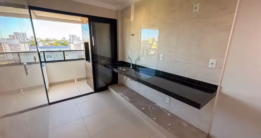 Apartamento com varanda gourmet (churrasqueira à carvão)