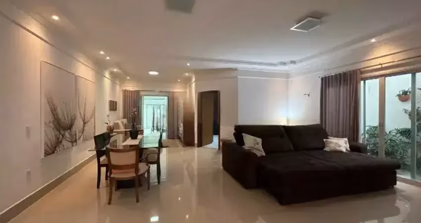 Linda casa com três suítes, closet, área gourmet e planejados