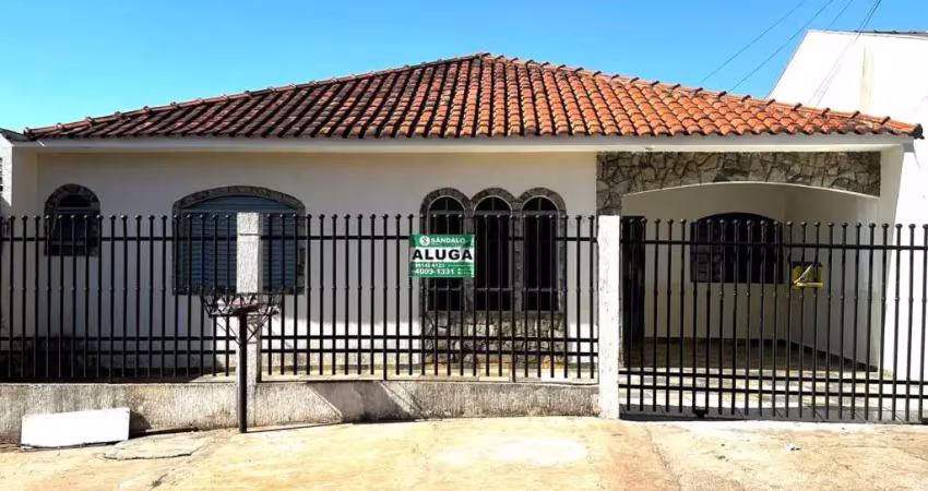 Casa com 3 quartos para alugar por r$ 1300.00, 135.81 m2 - parque alvamar - sarandi/pr