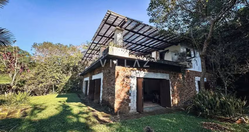 Casa com piscina natural no bairro encantada, garopaba/sc