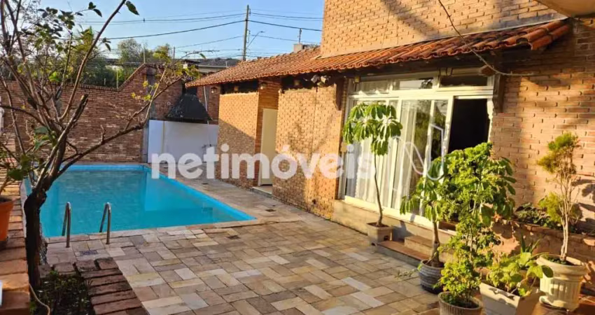 Casa com 4 quartos para alugar na Avenida José Maria de Alkimim, Belvedere, Belo Horizonte
