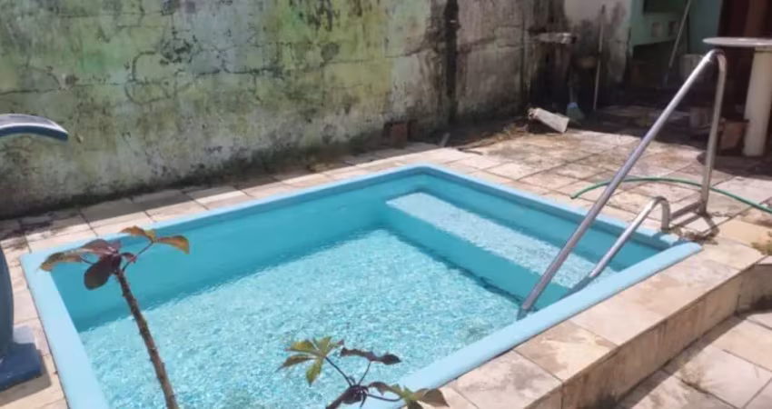 Casa 3 quartos, 1 suíte com piscina uma rua tranquila e asfaltada