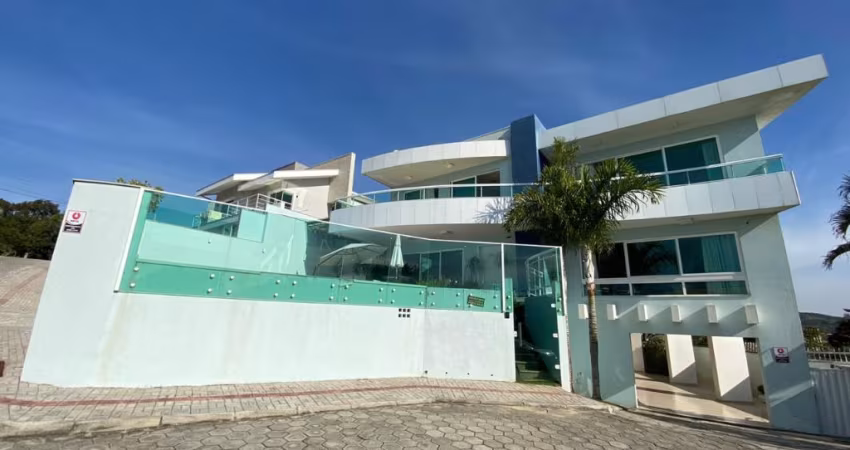 ESPETACULAR MANSÃO ! CENTRO DE PORTO BELO-SC !