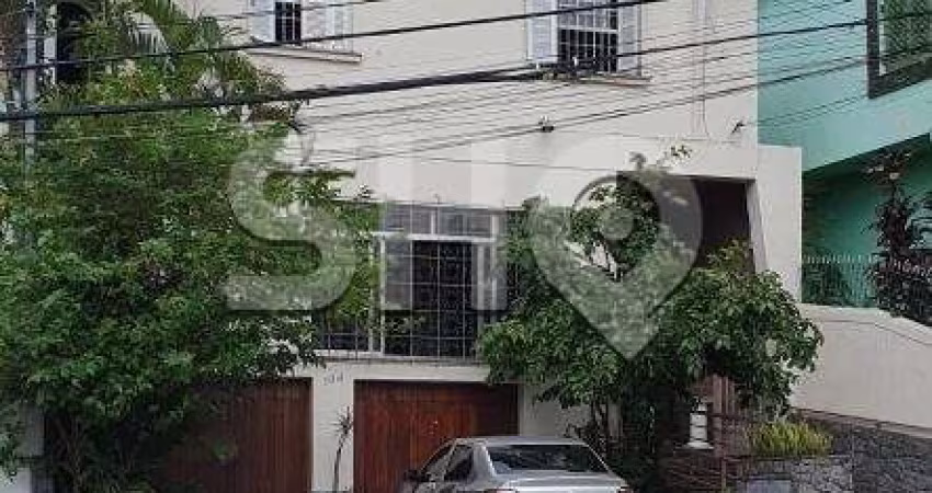 Casa com 3 quartos para alugar na Rua Patápio Silva, 104, Jardim das Bandeiras, São Paulo