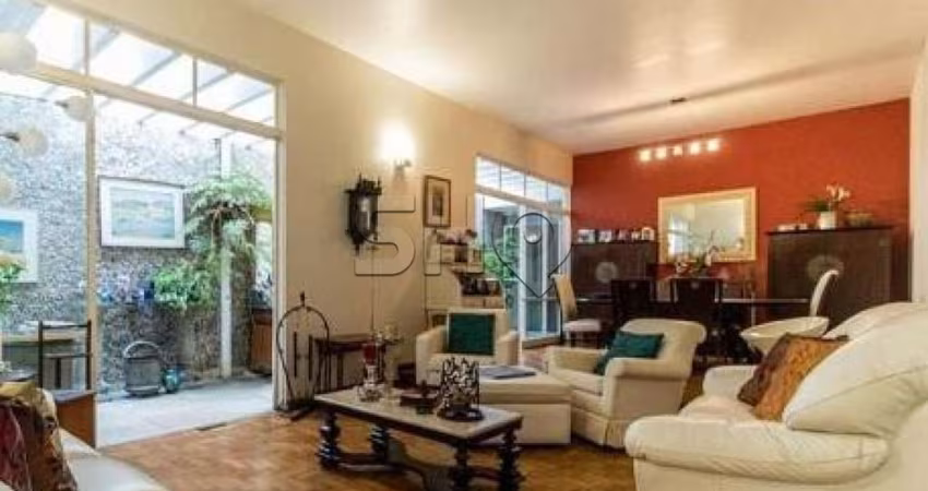 Casa com 3 quartos à venda na Rua Cássio Martins Vilaça, 261, Pacaembu, São Paulo