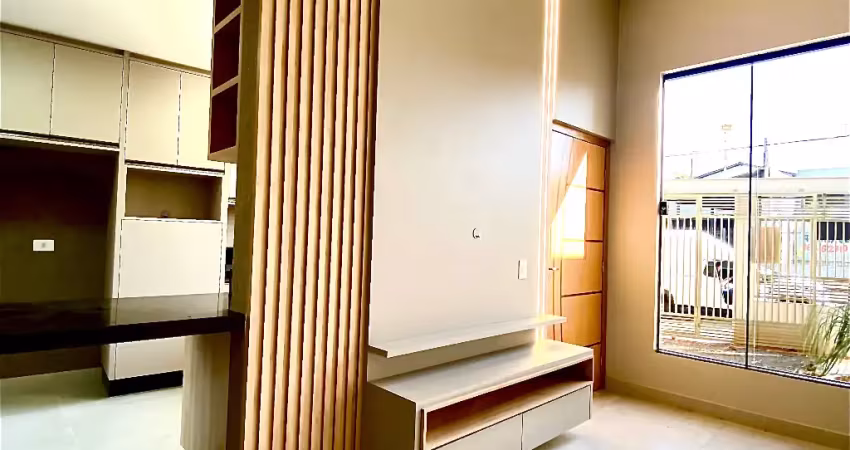 Casa assobradada com 3 quartos sendo 1 suíte, cozinha com armários e cooktop