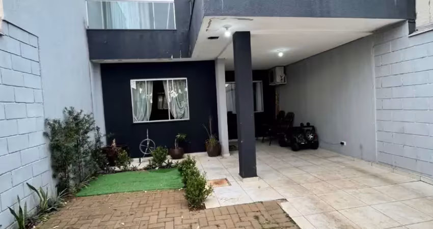 Sobrado geminado com 3 quartos sendo 1 suíte e área churrasqueira