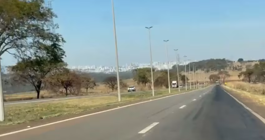 Área para agricultural/pecuaria/loteamento/condomínio  (300 hectares ) a 3 km de goiânia