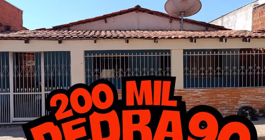 Casa 3 suítes em terreno de 200m² - r$ 200 mil (aceita carro/moto!)