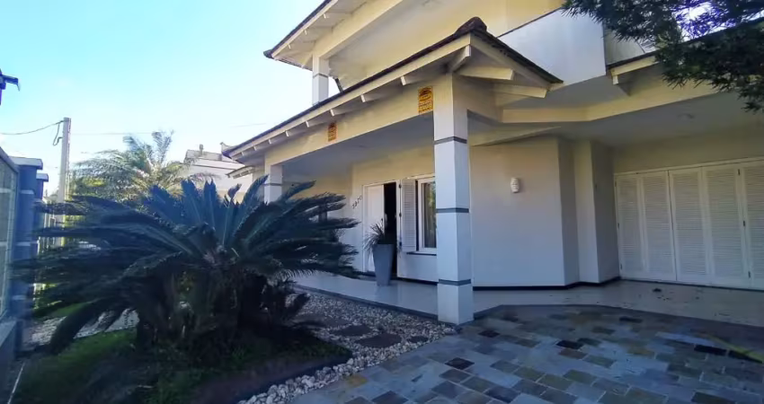 Mansão em capão novo com piscina há 100 metros da praia