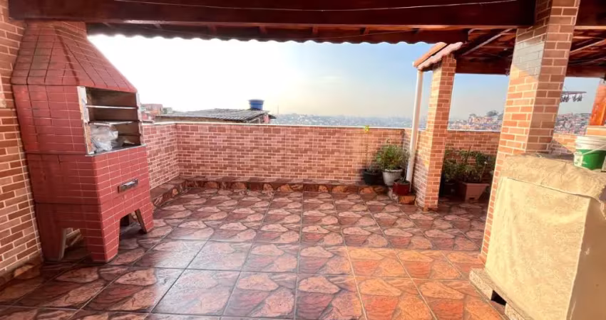 Terreno com 3 casas independentes, ideal para investimento ou moradia familiar!