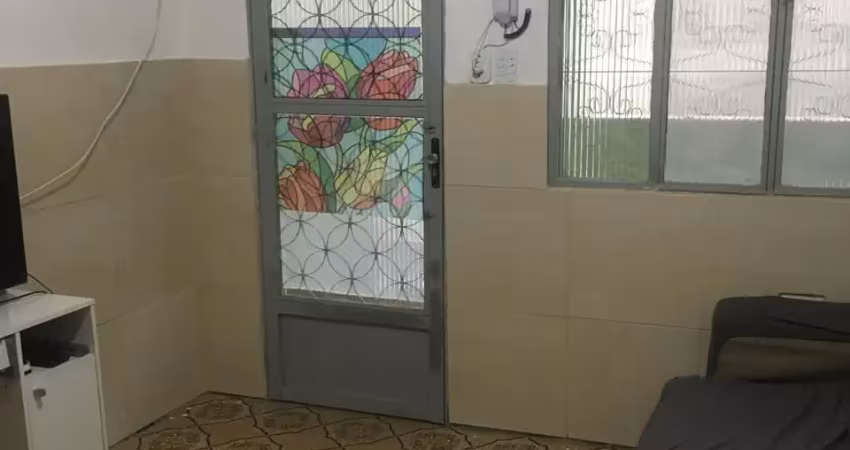 Casa em vila no centro próximo ao metrô e rodoviária com comércio.