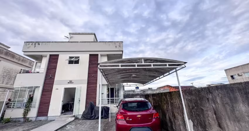 Lindo apartamento mobiliado com móveis sob medida bairro pachecos. sacada e churrasqueira.