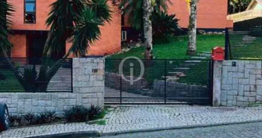 Esta deslumbrante residência está disponível para você! com 500m² construídos e um terreno amplo de 964m², esta é a propriedade dos seus sonhos !