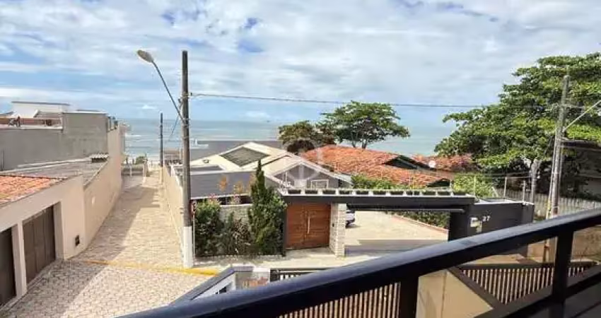 Oportunidade de adquirir a sua casa de praia próximo a praia do grant com acesso a todo comercio local e a poucos metros do mar.