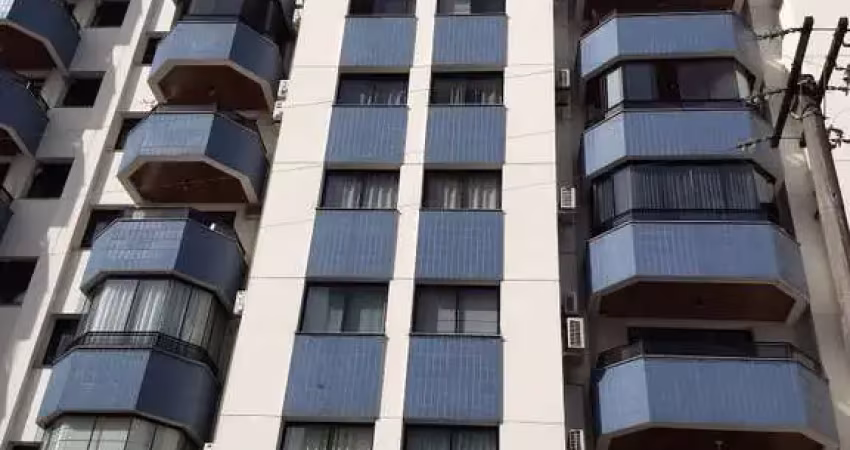 Cobertura triplex com 3 dormitórios - centro de florianópolis.