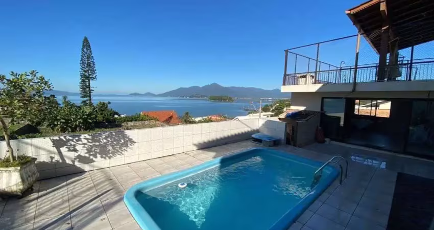 Casa com 3 quartos à venda na Rua Oscar Francisco Schmidt, 115, Ponta de Baixo, São José