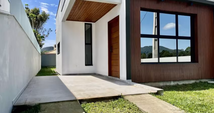 Casa com 3 dormitórios, sendo 1 suíte à venda no rio vermelho.