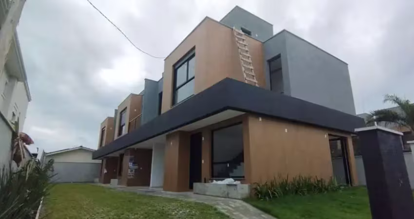 Venha morar em um sobrado novinho, localizado em um loteamento planejado no campeche!