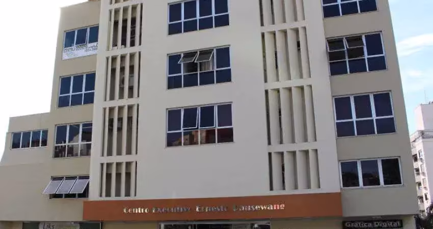Loja comercial térrea com sobreloja, 2 vagas de garagens- trindade