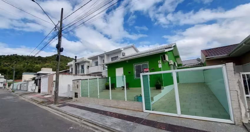 Casa com 2 quartos à venda na Rua Itacorubi, 150, Bela Vista, Palhoça